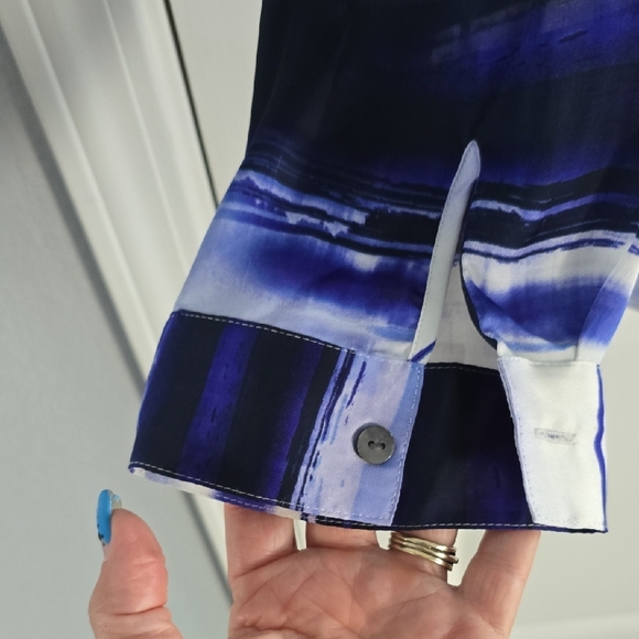 Chico's Women's Blue and White Abstract Button Down Shirt - Picture 5 of 7